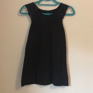 Sleeveless black shirt